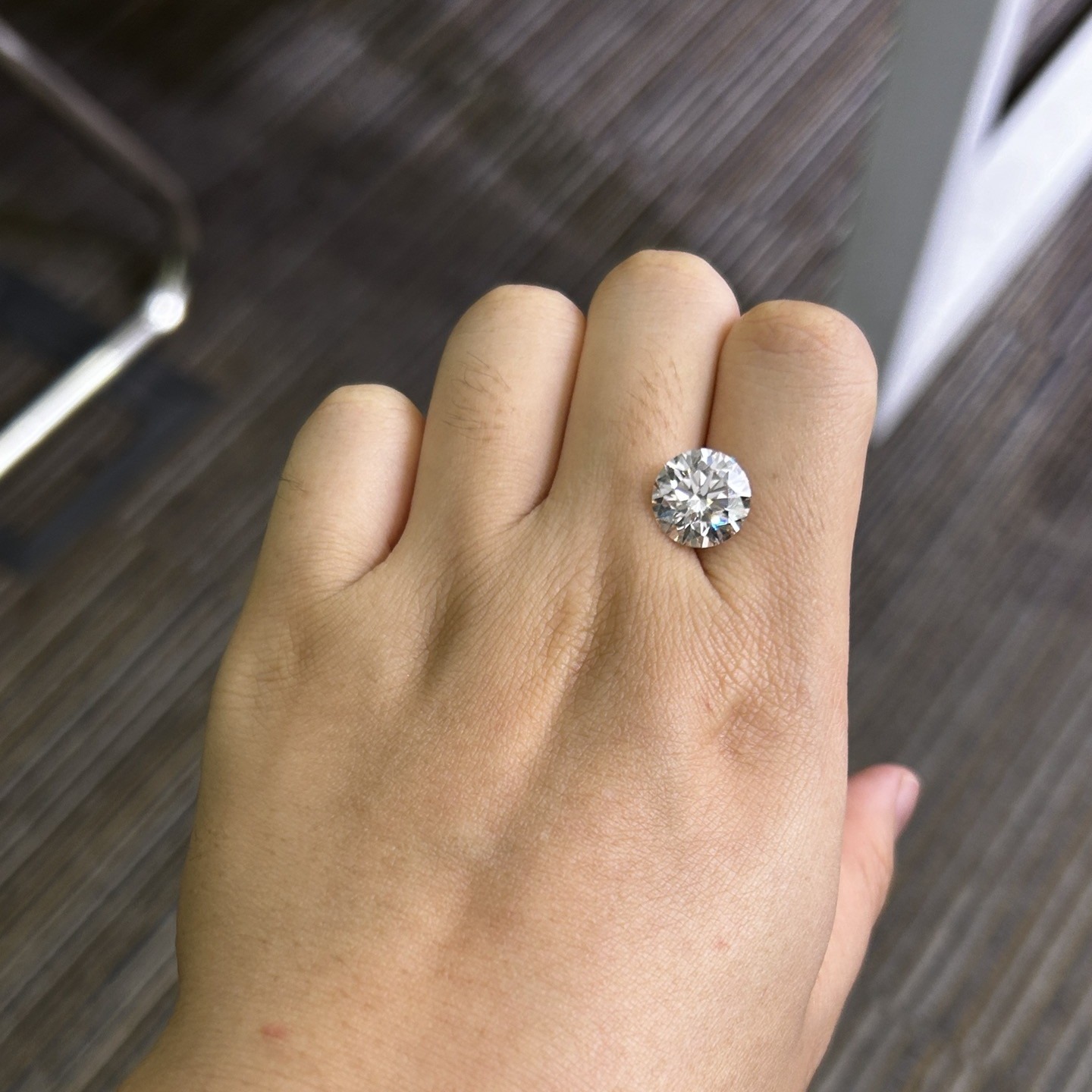 5.32CT F VS1 3EX Round CVD Diamond