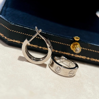 OEM ODM Solid Gold Earrings 18k Natural Diamond Love Earrings AU750